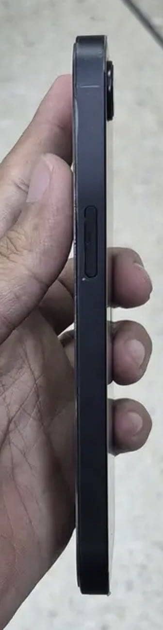 Apple iPhone 16e 1