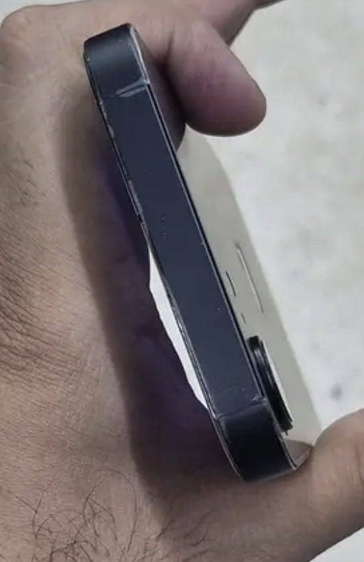 Apple iPhone 16e 2