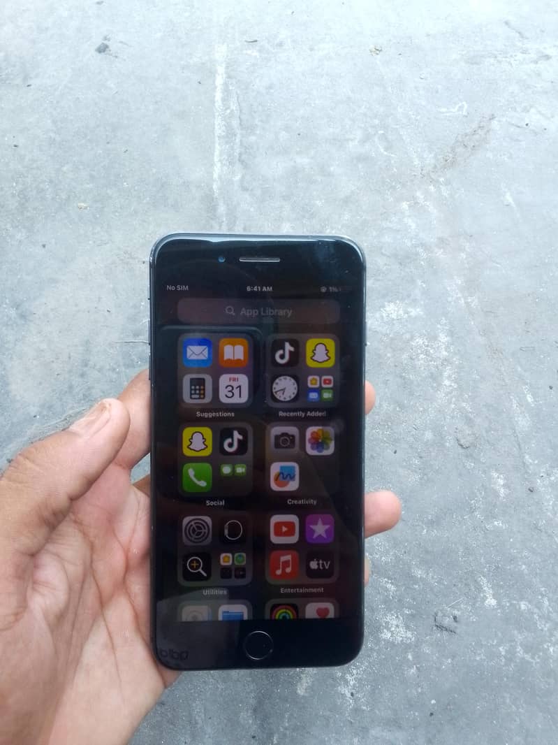 Apple iPhone 8 Plus 1