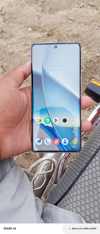 Vivo V40 5G (8GB/256GB) – Brand New Condition with Box & Charger