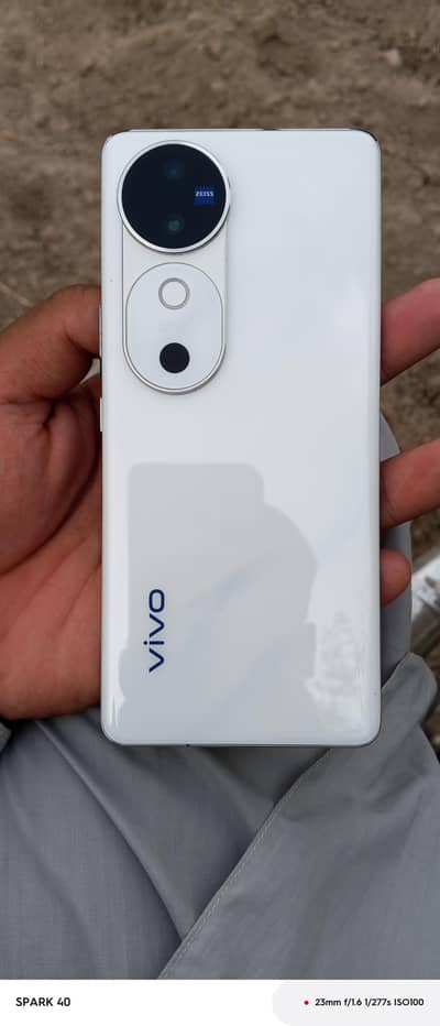 Vivo V40 5G (8GB/256GB) – Brand New Condition with Box & Charger