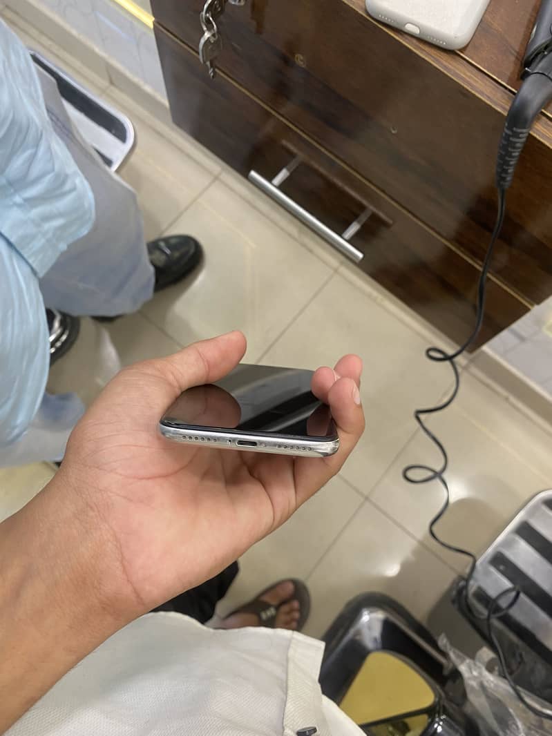 Apple iPhone X 3
