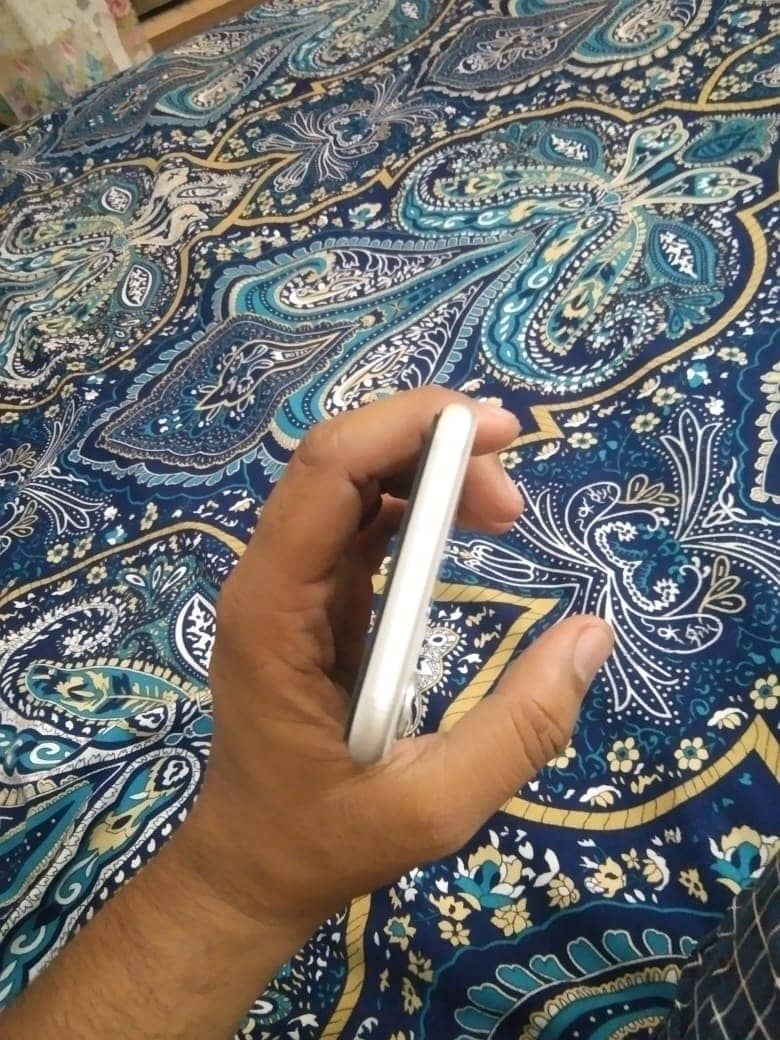 Apple iPhone 11 3