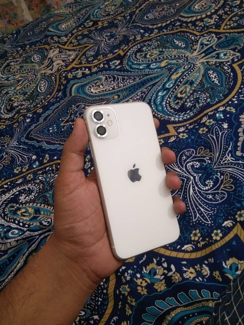 Apple iPhone 11 4