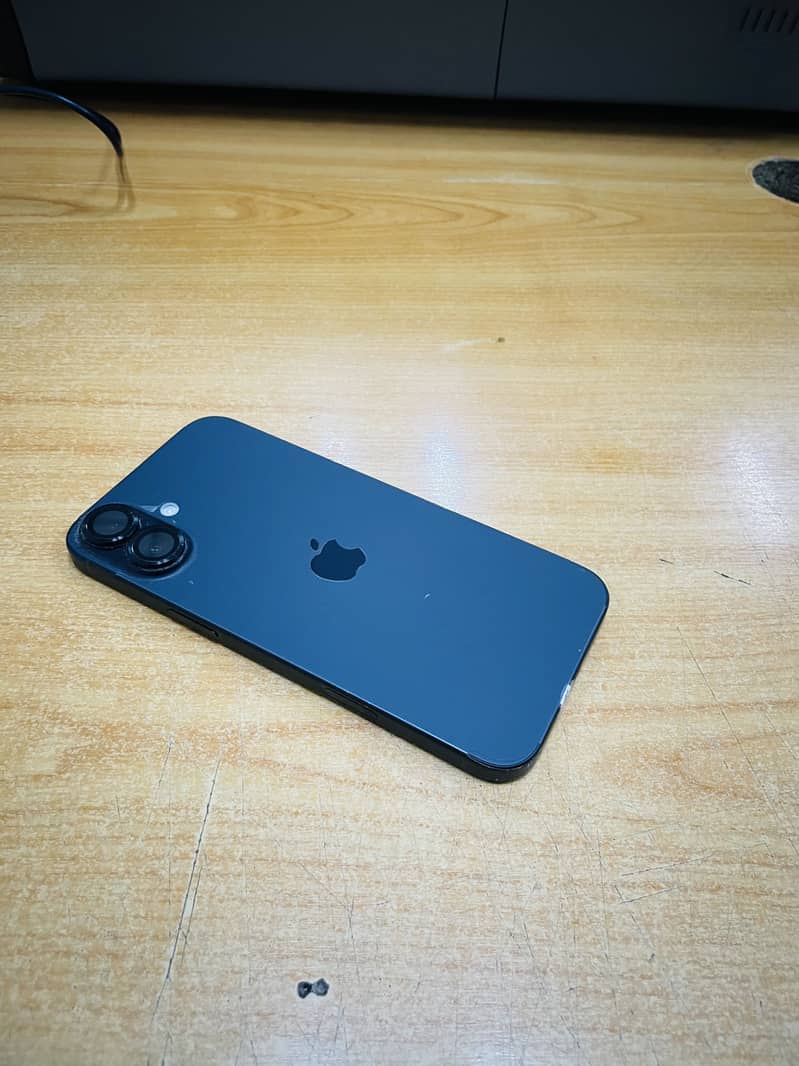 Apple iPhone 16 Plus 0