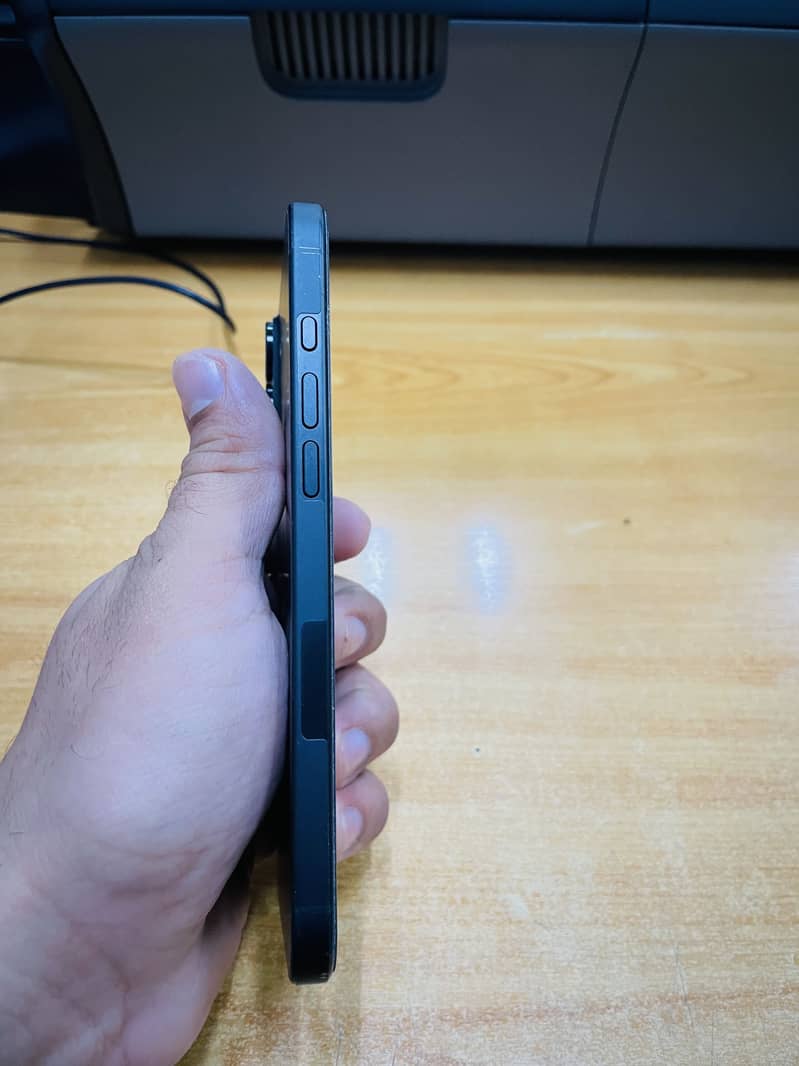 Apple iPhone 16 Plus 1