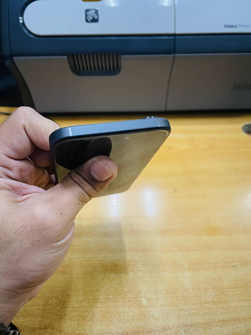 Apple iPhone 16 Plus 2