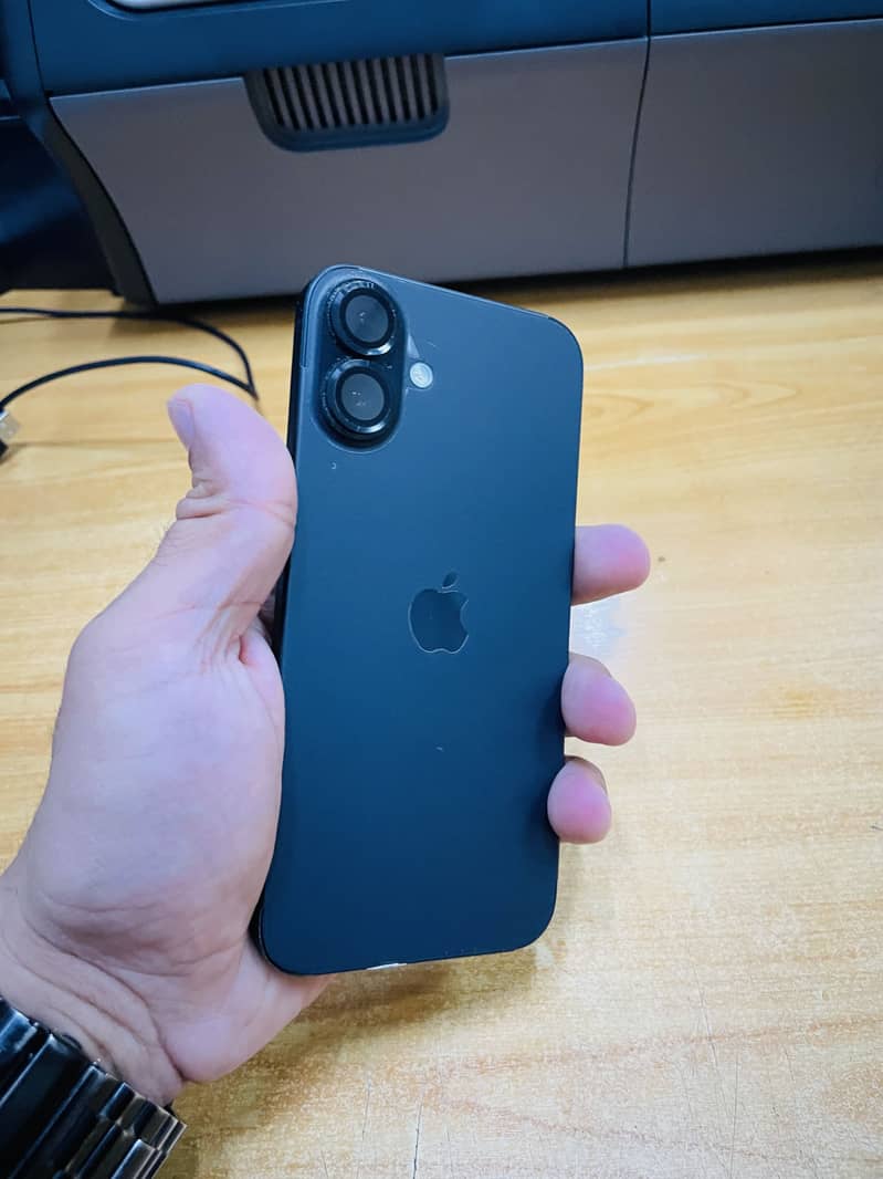 Apple iPhone 16 Plus 7