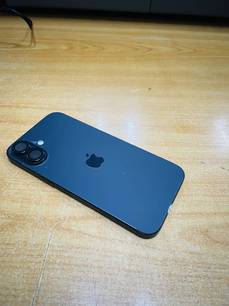 Apple iPhone 16 Plus 9