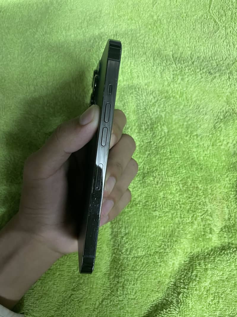 Apple iPhone 13 Pro 4