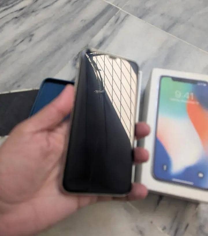 Apple iPhone X 3
