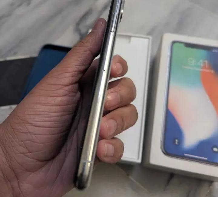 Apple iPhone X 4