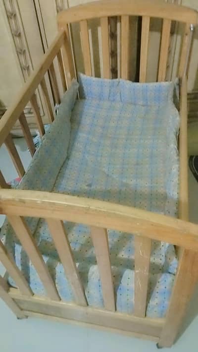 wooden baby cot new born to 4 year , almost new , 2 drawers , 4 wheels