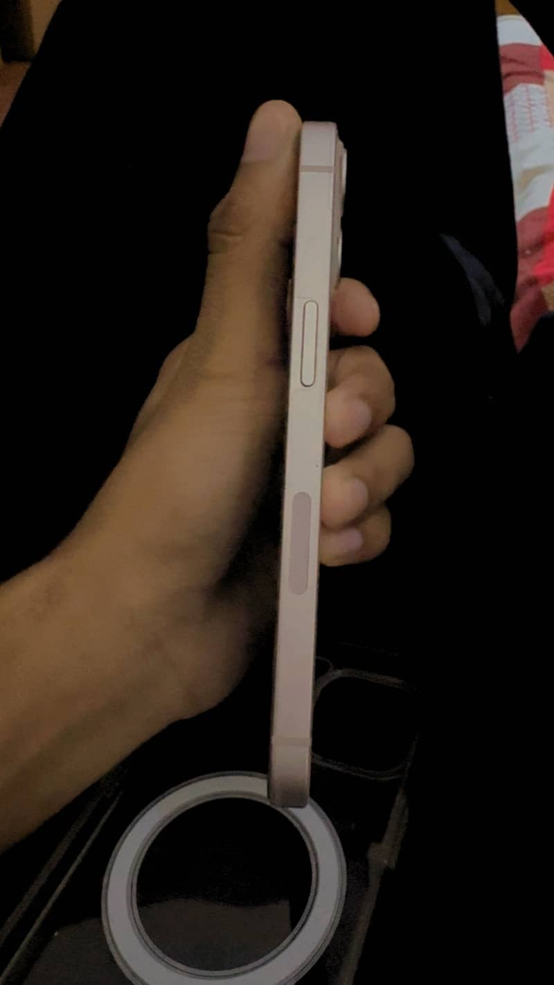Apple iPhone 13 4