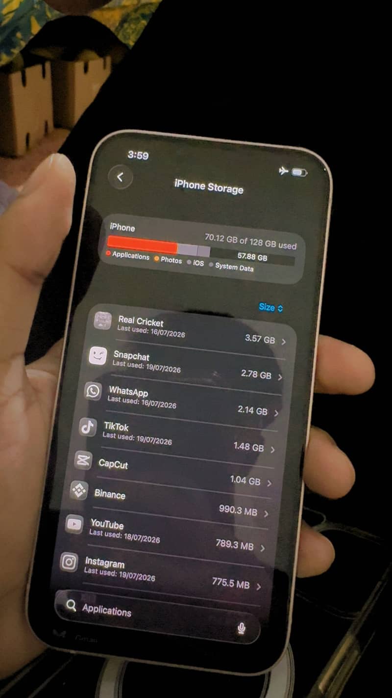 Apple iPhone 13 8