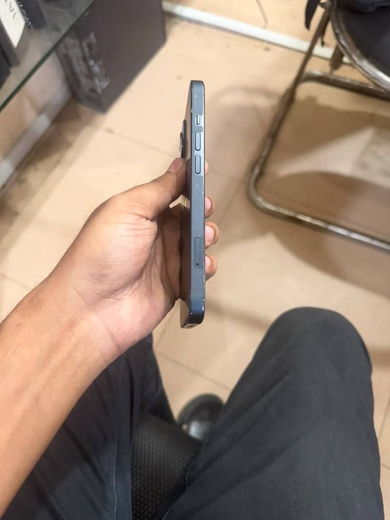Apple iPhone 13 2