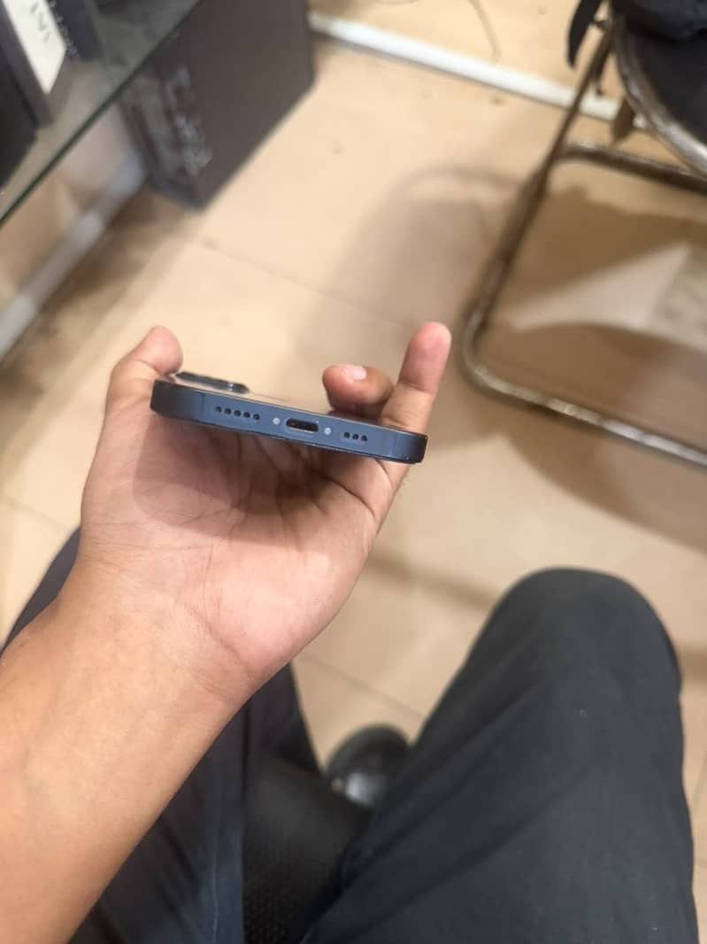 Apple iPhone 13 5