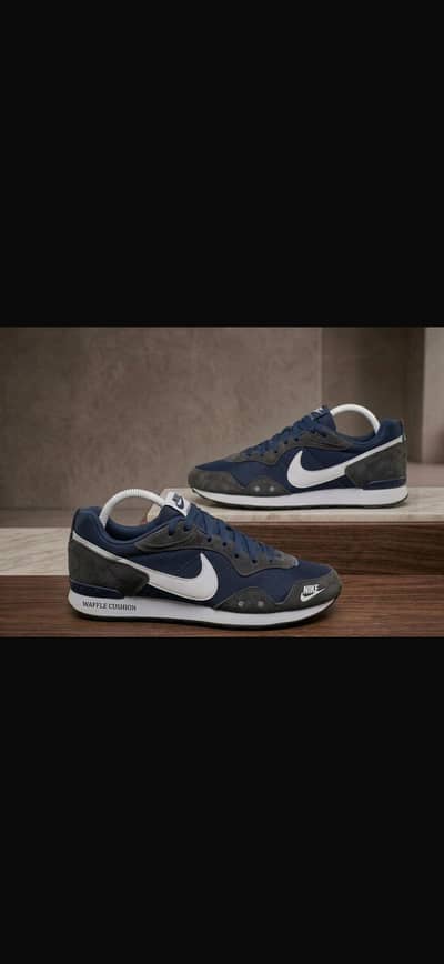 Nike venture runner .