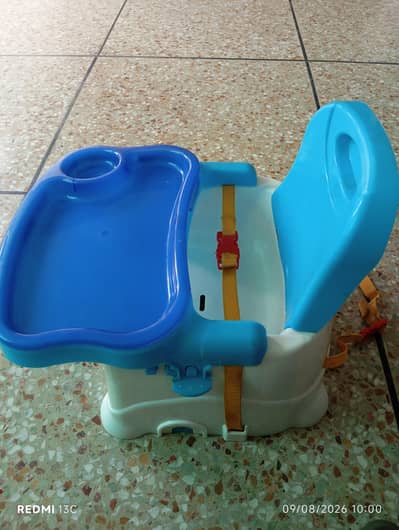 kids seat with table
