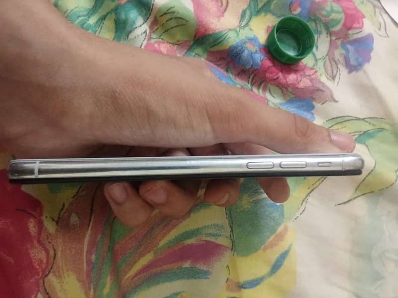 Apple iPhone X 5