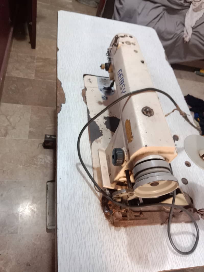 Gemsy sewing machine 1