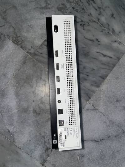 Xbox 1s | 1Tb | 10/10 condition | With 8-9 Games
