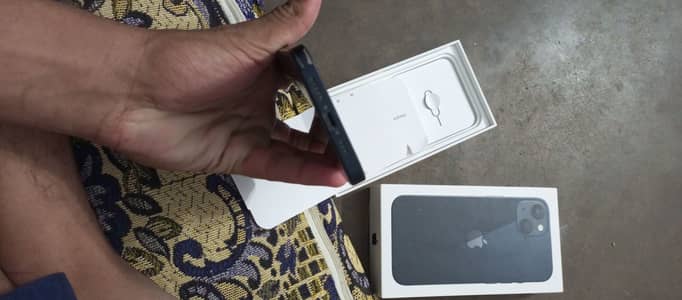 Apple iPhone 13