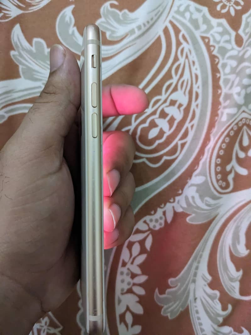Apple iPhone 8 3