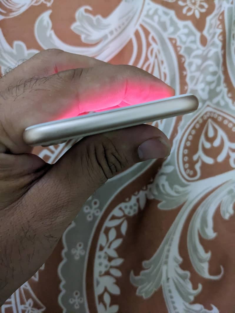 Apple iPhone 8 4