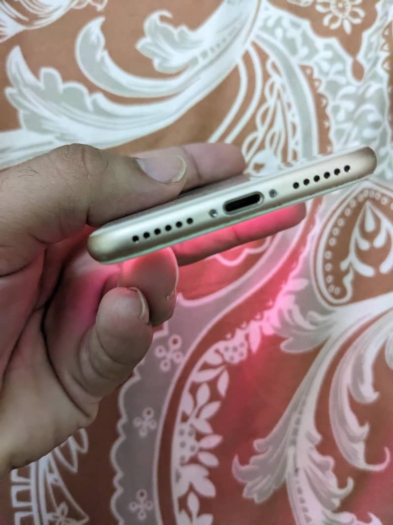 Apple iPhone 8 5