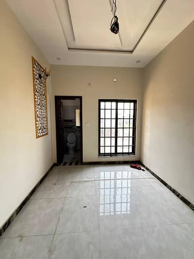 5 MARLA BRAND NEW 2 FLOOR FOR RENT IN EDEN BOLUEVARD HOUSING SOCIETY COLLEGE ROAD LAHORE .