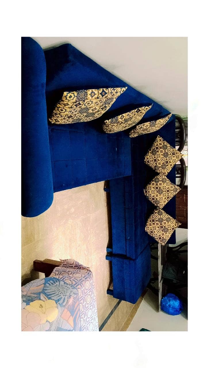 bed sofa tables condition 9/10 1