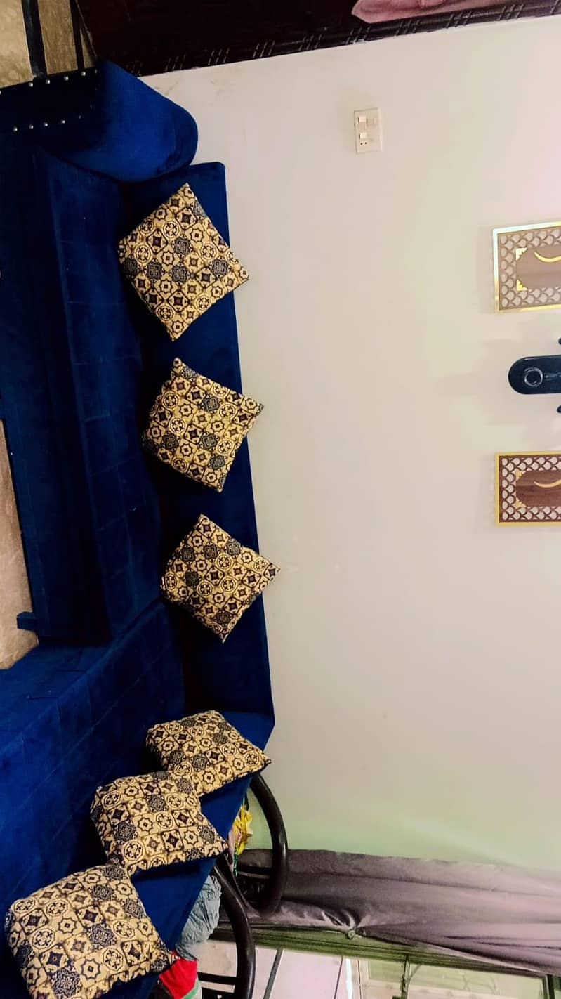 bed sofa tables condition 9/10 2