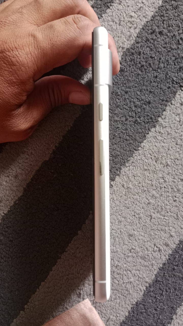 Google Pixel 7 4