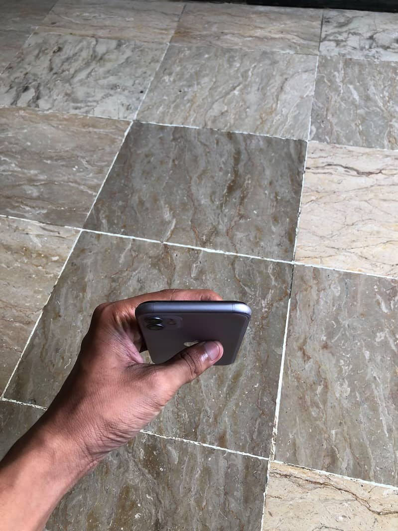 Apple iPhone 11 3