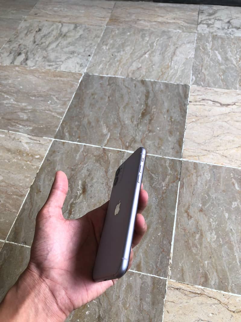 Apple iPhone 11 4