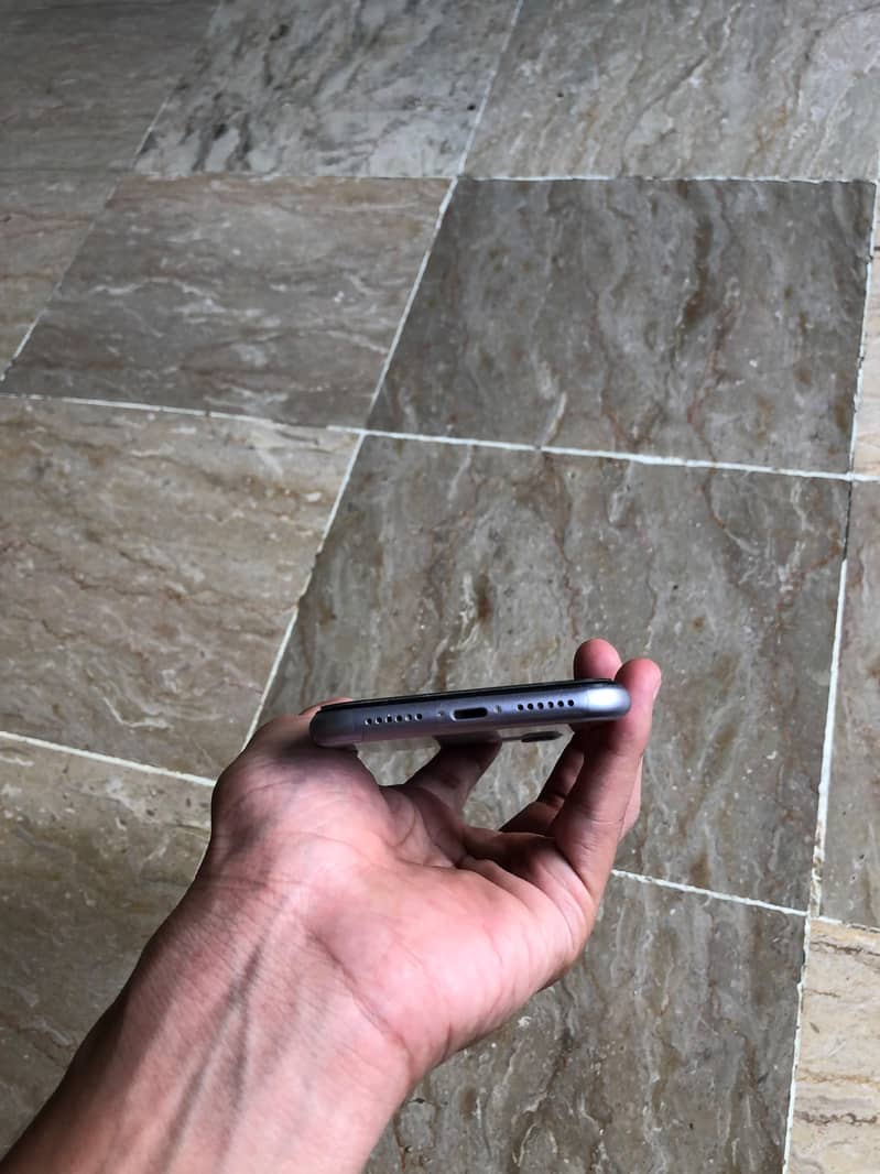 Apple iPhone 11 6