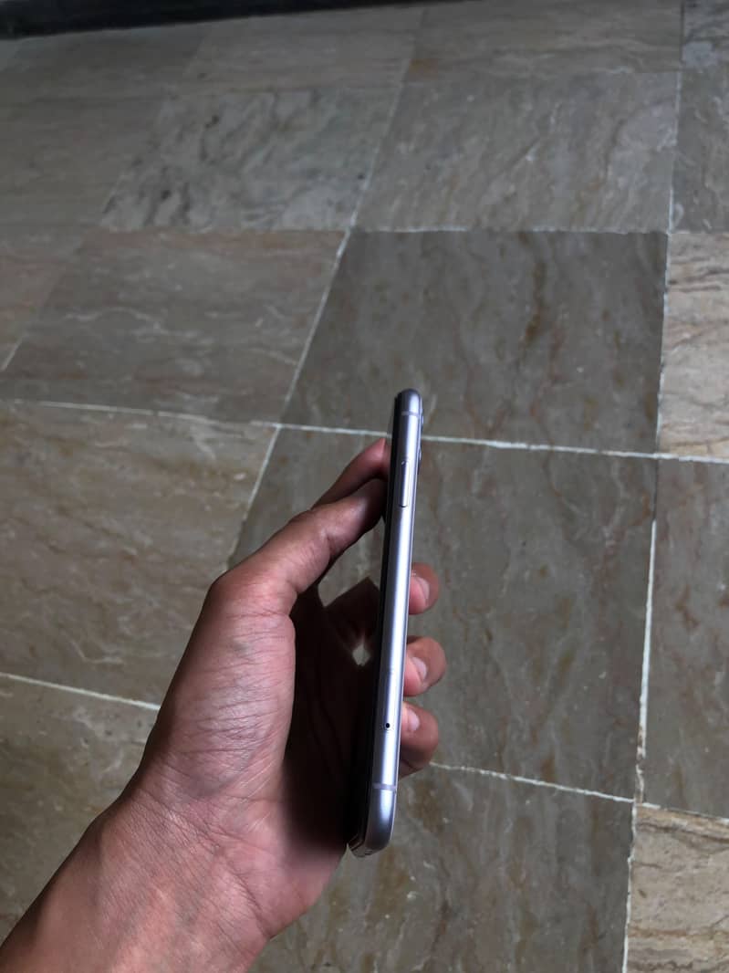 Apple iPhone 11 7