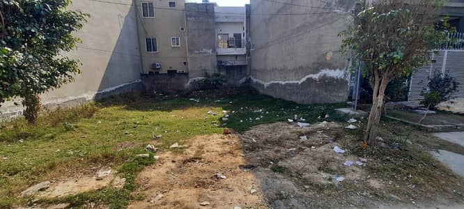 8 Marla Plot For Sale