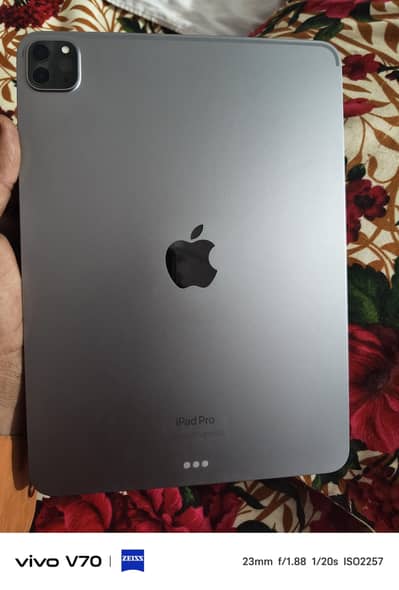 ipad pro m2 condition 10 by 10 gb 128 original No box no charger price