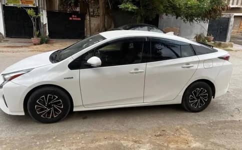 Toyota Prius 2017 imported ki 2021 mai