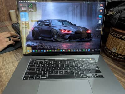 Apple MacBook pro 2019, 16", 64Gb Ram, 1TB, 4GB AMD graphics card