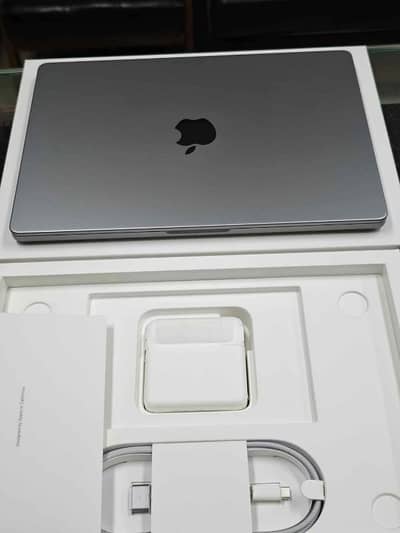 Apple MacBook Pro M4 Max full box( M1.2. 3.4. 5pro. Max. Air