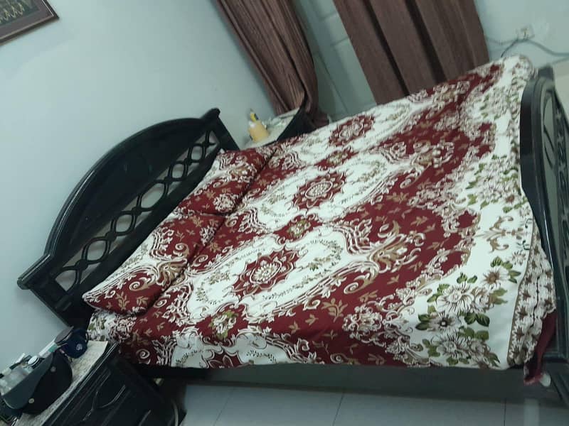 BED WITH 2 side tables 1