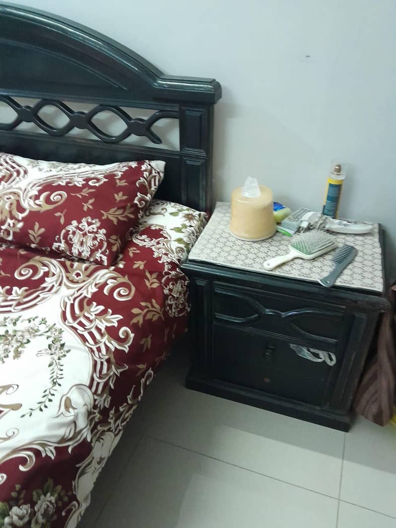 BED WITH 2 side tables 3