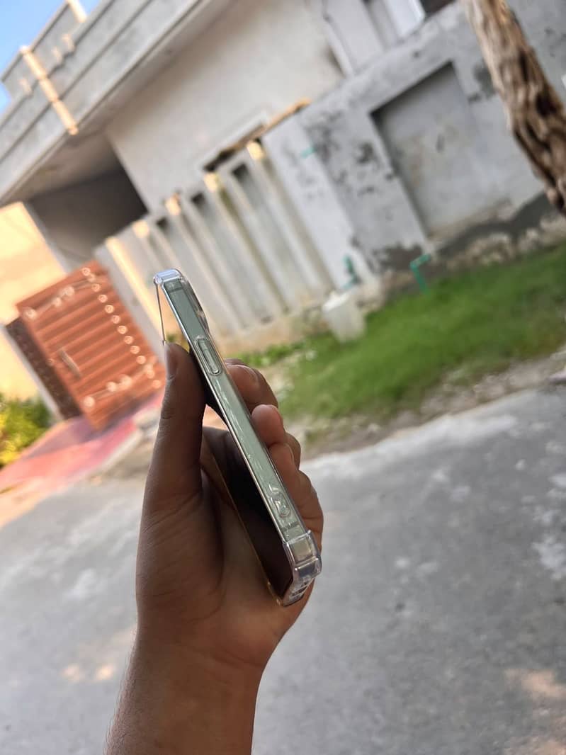 Apple iPhone 15 2