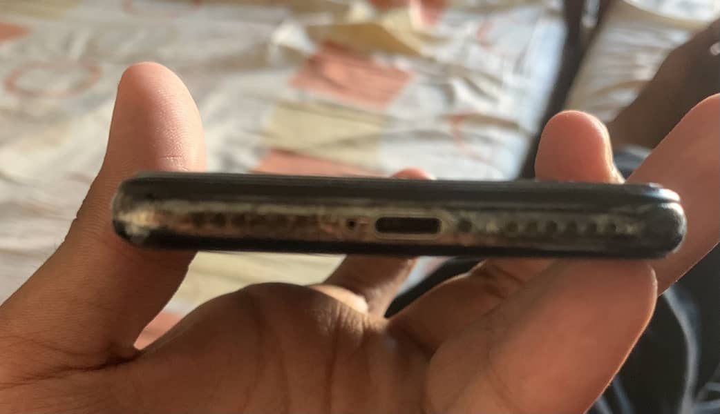 Apple iPhone X 4