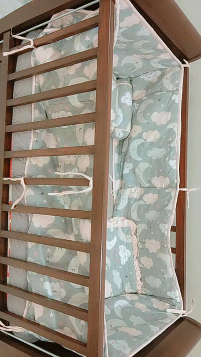 baby bed with mattress and 3 complete bedding sets