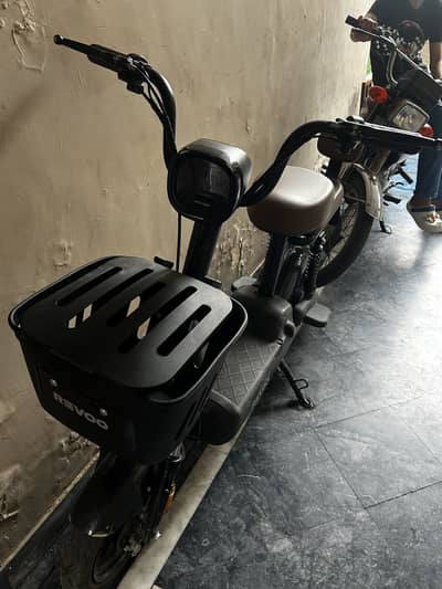 Revoo Electric scooter
