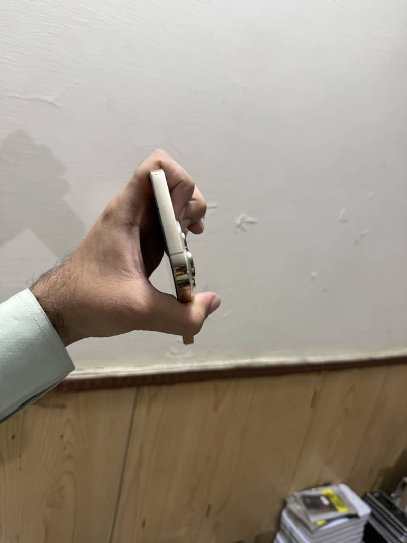 iPhone 14 Pro Max 4